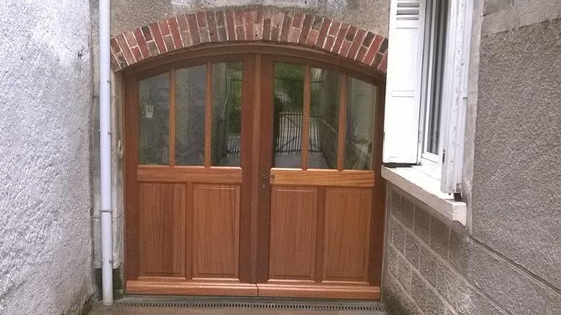 Menuiserie plaut - création d'une double porte en bois à Châtel-Censoir